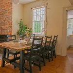 Stylish 3-Bedroom Near Darling Harbour