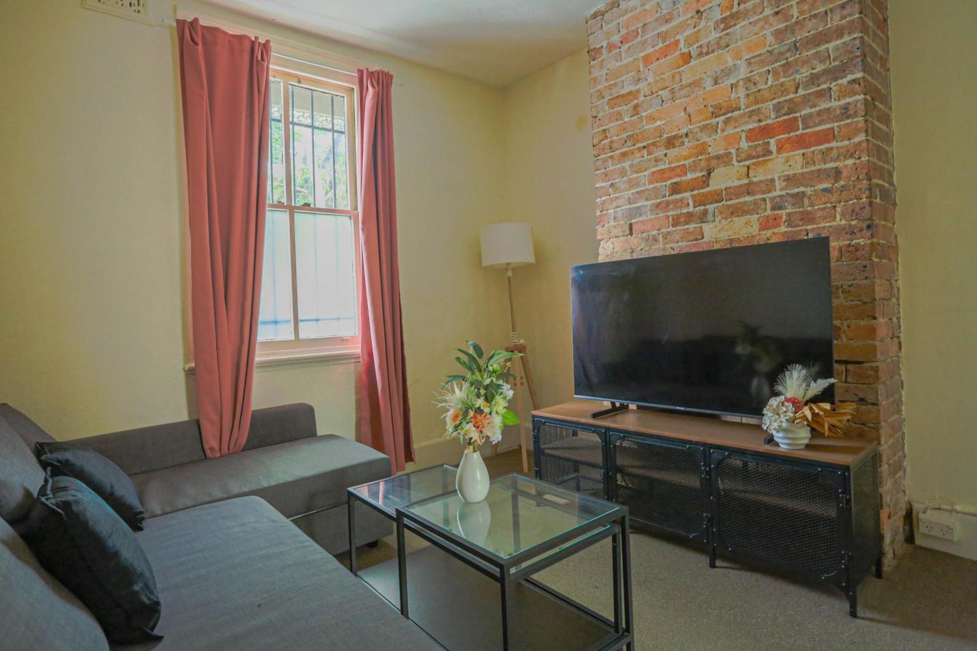 Stylish 3-bedroom Near Darling Harbour *