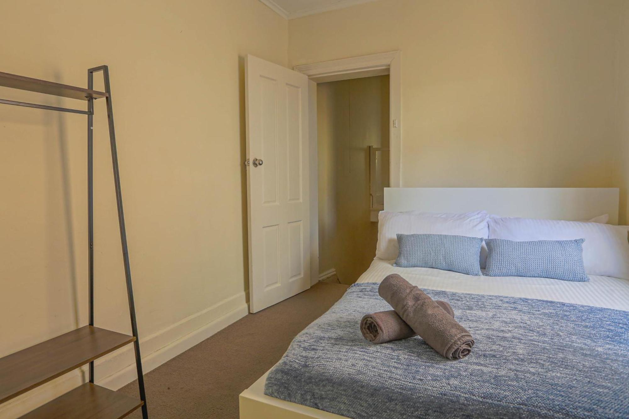 Stylish 3-bedroom Near Darling Harbour Apartment *