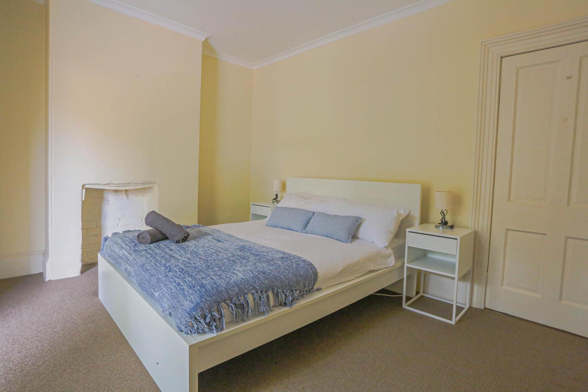 Stylish 3-bedroom Near Darling Harbour Apartment *